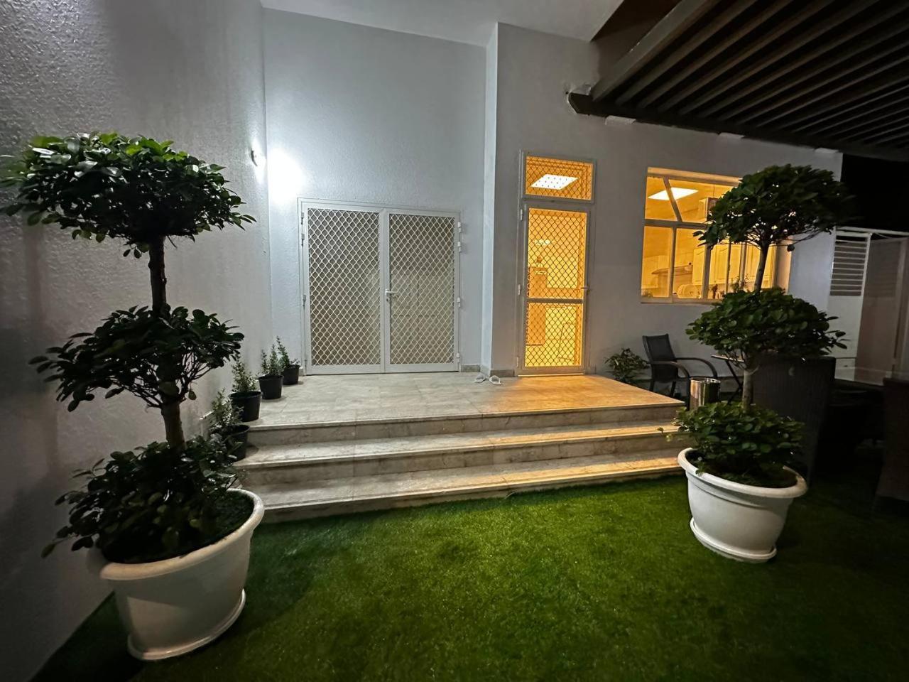 Villa For Rent In 7 Near Corniche *
