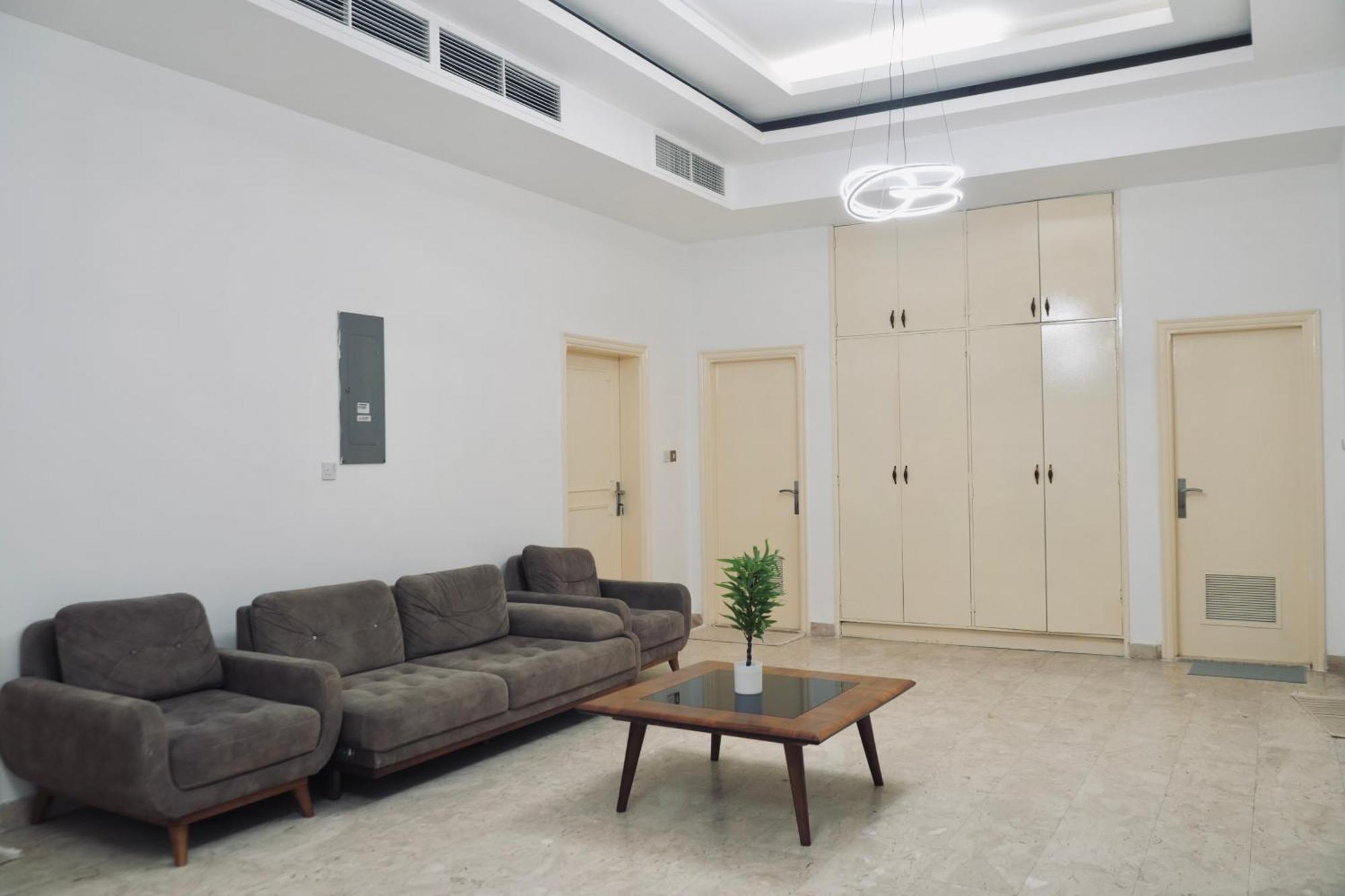For Rent In 7 Near Corniche Villa *