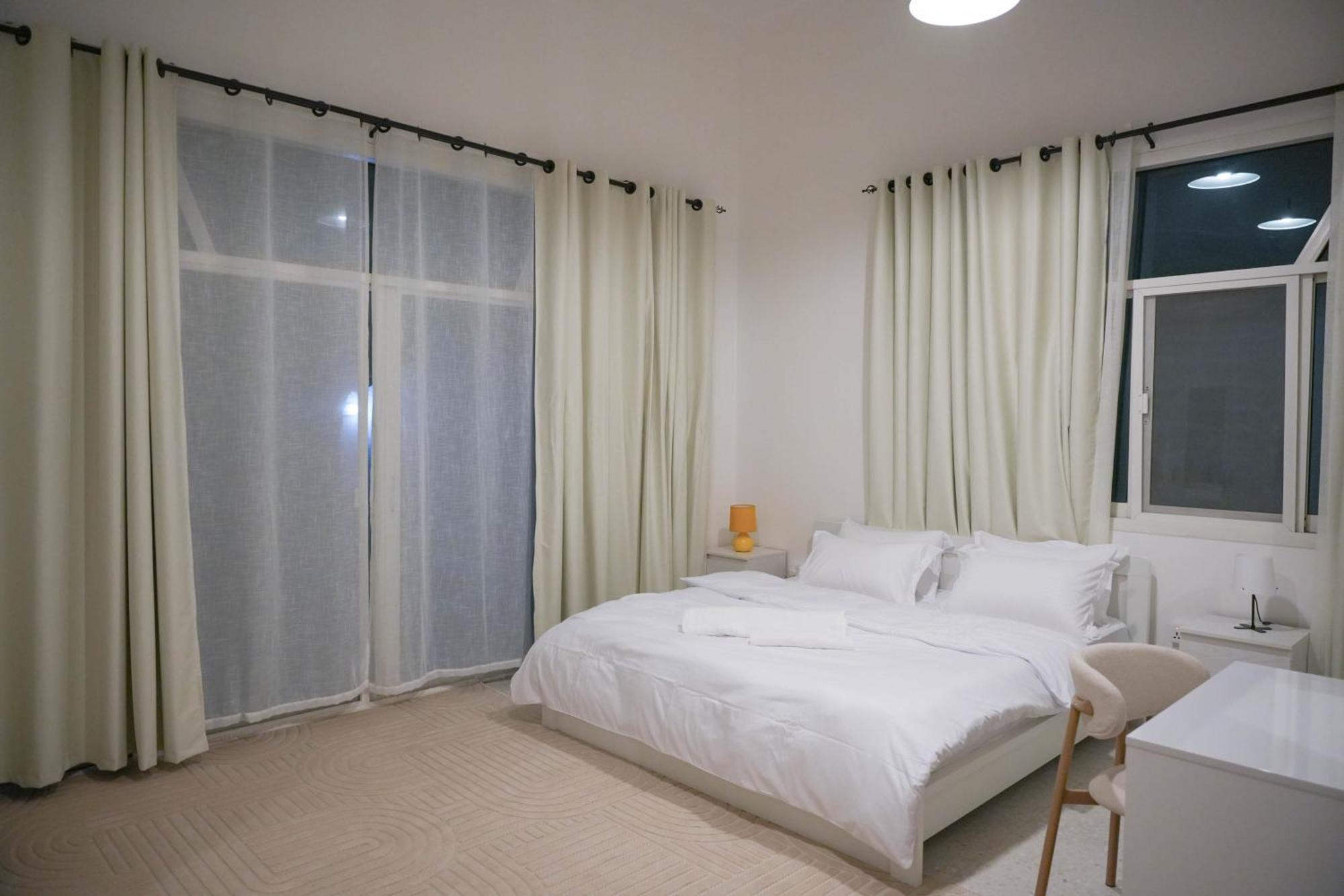 Villa For Rent In 7 Near Corniche *