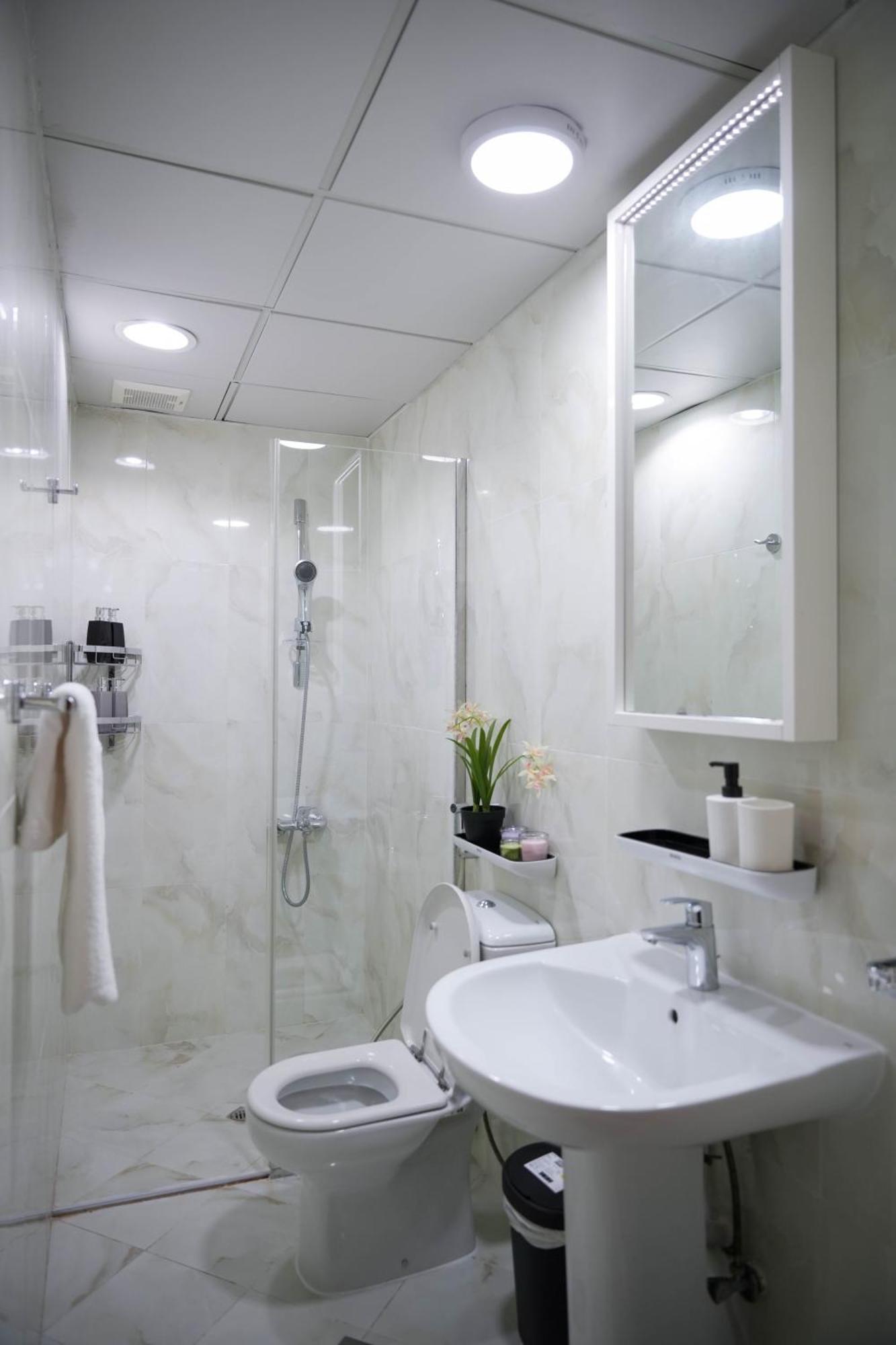 For Rent In 7 Near Corniche *